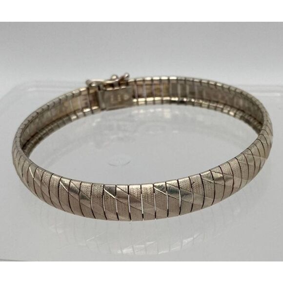 Stunning 925SS Italy Wide Textured Omega Style Bracelet~19.1 Grams - Picture 3 of 8